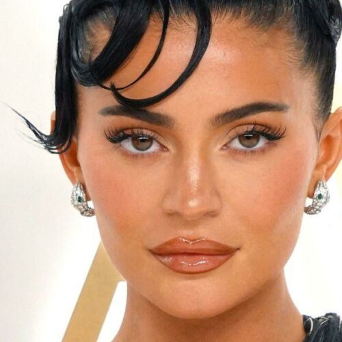Kylie’s Bare-Minimum Beach Look Has Astrologers Asking: Is Less Really More, or Is Venus Playing Tricks?