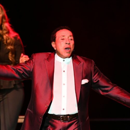 Smokey Robinson’s Sweet Melody Hits a Sour Note: Housekeepers’ Allegations Spark FBI Drama—What’s REALLY Going Down Behind the Curtains?