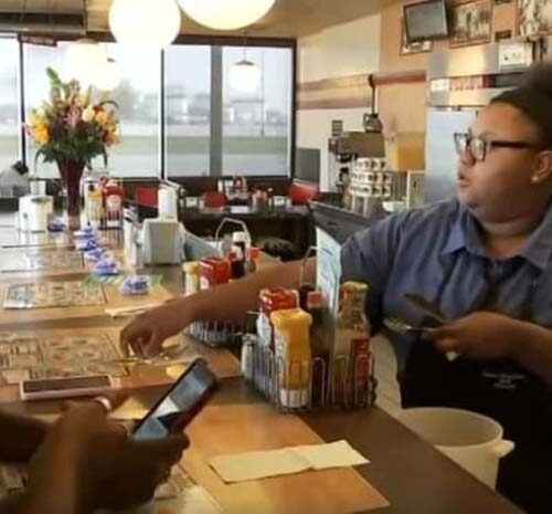 Caught on Camera: Waffle House Waitress’s Unexpected Moment Goes Viral—What She Didn’t Know Will Blow Your Mind!