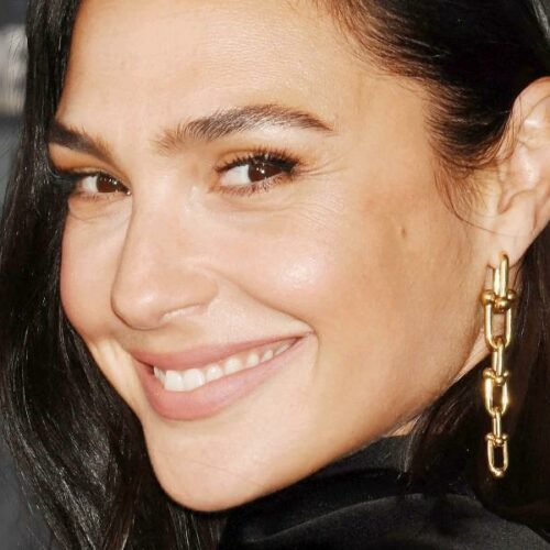 Gal Gadot’s Braless Ocean Exit: Is This Sensation Ready to Break the Internet or Just Your Screen?