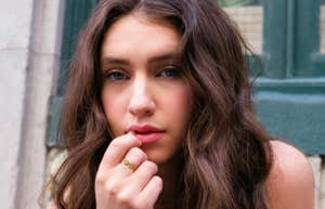 10 Sneaky Signs You’re Lowkey Checked Out of Life—And Astrology Says You’re Not Alone, Baby!