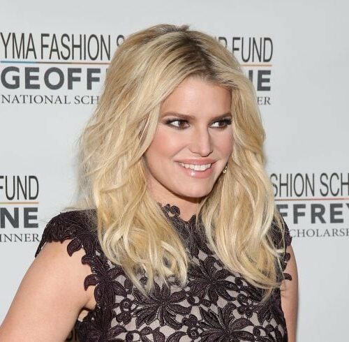 Jessica Simpson’s Wardrobe Woes Take a Wild Turn—Did the Baby Mama Really Have a Pee-rfect Storm on Stage?