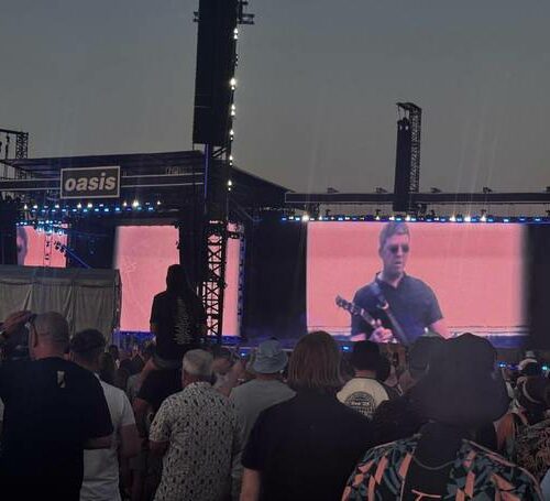 Oasis Fans Flip Out: Gallagher Brothers’ Shocking Pre-Song Jab Sparks Boo-Fest—What Really Went Down?