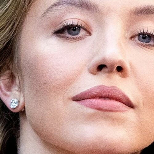Sydney Sweeney’s Unzipped Swimsuit Sparks Cosmic Butt Controversy — What the Stars Really Say About Her ‘Nice Butt’!