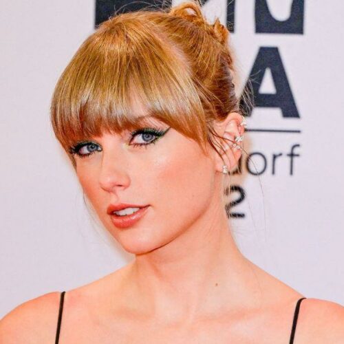 Taylor Swift Drops Jaw-Dropping Bikini Bombshell: Nope, She’s Not Trying to Steal Your Spotlight—But What’s Really Going On?