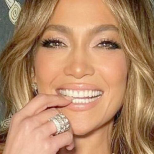 Jennifer Lopez Drops Jaw-Dropping Bathroom Bikini Selfie — And the “Weight Gain” Rumors Just Got Spicy!