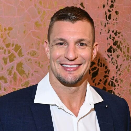 NFL Legend Accidentally Strikes Apple Goldmine — Wait Till You Hear How He Forgot He Was Basically a Tech Billionaire!