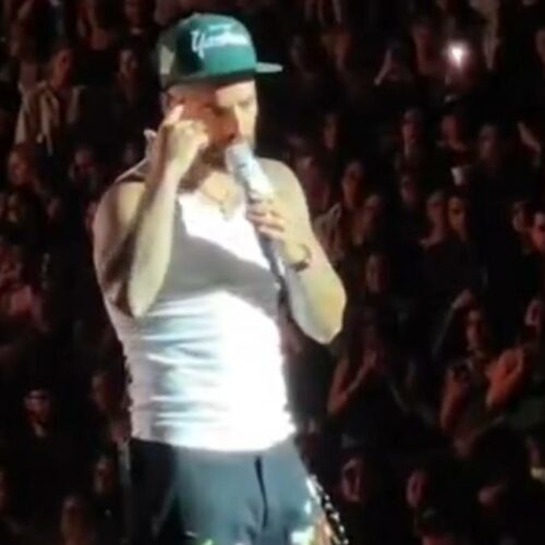 Rapper Halts Show Mid-Beat to Finger-Wag at Mom’s Surprising Toddler Tactic—You Won’t Believe What Went Down!