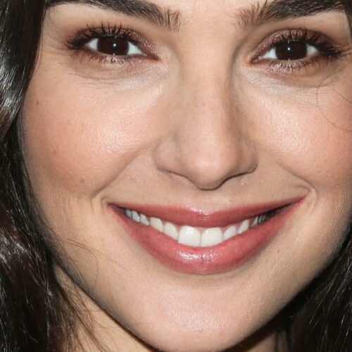 Gal Gadot Stuns the World Wearing Just an Earring – Is This the Real Secret to Cosmic Beauty?