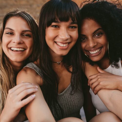 11 Sneaky Behaviors That Say “I’m Totally Insecure Around You” (And You’ve Probably Missed Them)