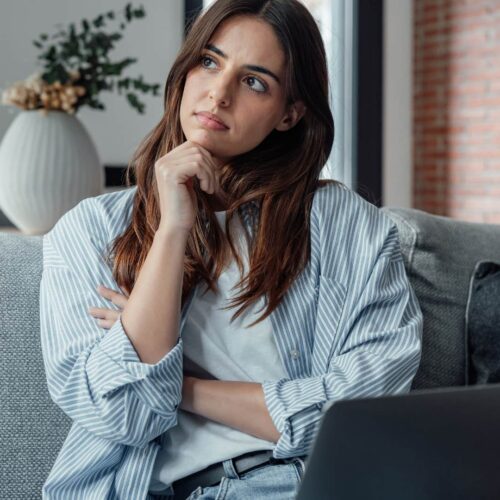 11 Sneaky Quirks Only People With Restless Genius Energy Do That’ll Make You Question Your Sanity (And Admire Them More)