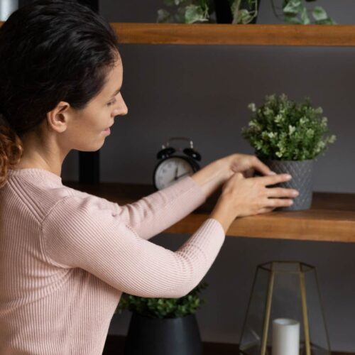 11 Weird Little Things You Do Alone That Prove You’re Secretly an Introvert (And Proud of It)