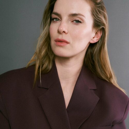 Betty Gilpin Drops Unfiltered Truth Bombs to Tilly Norwood—Actress Secrets Hollywood Doesn’t Want You to Know!