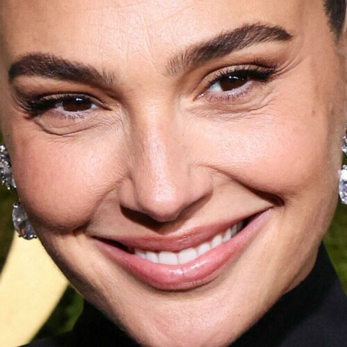 Gal Gadot’s Black Swimsuit Moment Has the Internet Asking: Could She Really Be the Eighth Wonder of the World?