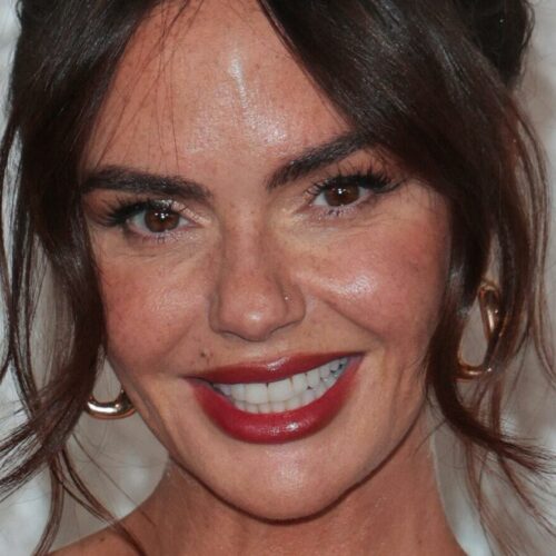 Jennifer Metcalfe’s Blue Bikini Moment Sparks Beachside Mystery—Is the Hookah More Than Just a Hookup?
