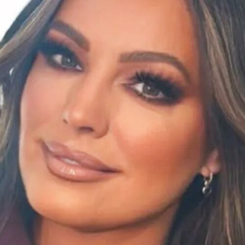 Kelly Brook’s Bikini Glow Sparks Scientific Debate—Is She Actually the Universe’s Idea of Perfection?
