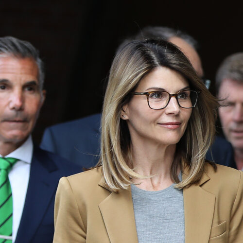 Lori Loughlin’s 28-Year Marriage May End in Shock Financial Fallout—Divorce Experts Reveal the Twisted Stardust of Her Lavish Downfall!