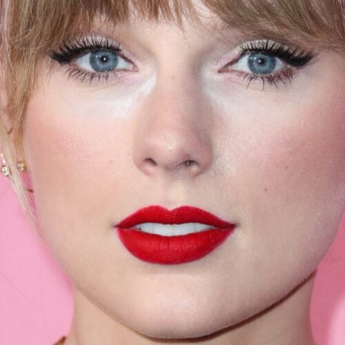 Taylor Swift’s Tight Top Sparks Pregnancy Rumors — But Is It Cosmic or Just a Clever Style Play?