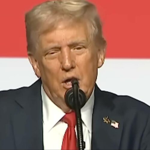 Trump throws shade so heavy at his own crowd, even the stars are side-eyeing that applause—or lack thereof!