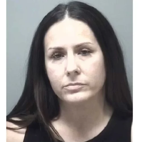 Mom, Teen Boyfriend, and a Baby Walk into a Courtroom: The Wild Story That Has Everyone Asking “Wait, What?!”