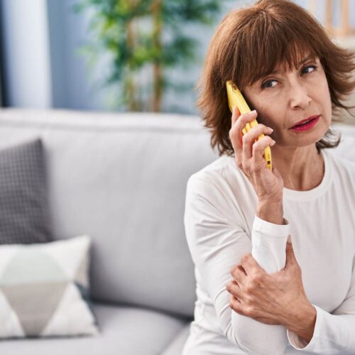 11 Texts Your Mom Sends When She’s Secretly Starving for Your Attention (And You Totally Didn’t See It Coming)