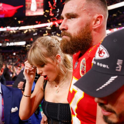 Did Travis Kelce’s Blunder Really Curse Taylor Swift? Chiefs Fans Say She’s the Ultimate Jinx — Here’s the Shocking Backstory!