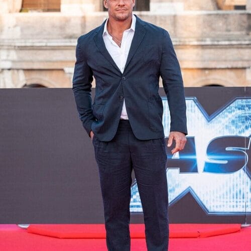 "Alan Ritchson in Hot Water: Will His Neighbor's Grievance Turn Into a Legal Showdown?"