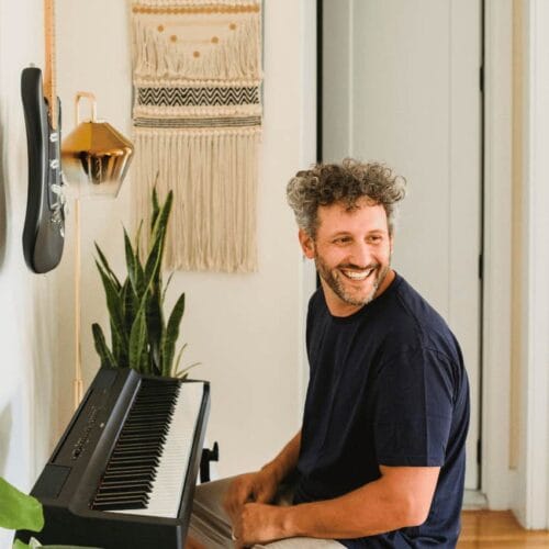 "Are Men Secretly Letting Their Friendships Sink? Discover the Shocking Truth Behind the 'Friendship Recession'!"