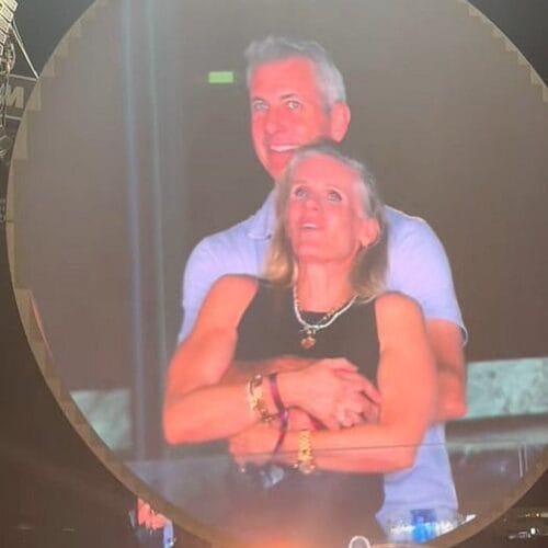 "From Viral Stardom to Single Mom Struggles: Kristin Cabot's Heartfelt Hunt for Jobs After the Coldplay Kiss Cam Fiasco!"