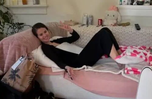 "Selena Gomez Leaves Fans Divided Over ‘Sizzling’ Background Mystery in Latest Photo – What Were You Really Looking At?"