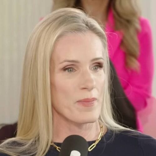 "Text Message Bombshell: Coldplay Kiss Cam Lady Exposes CEO's 'Lies' – Is This the Ultimate Plot Twist?"