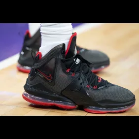 “From Air to Nightmare: Discover LeBron’s Most Shocking Lakers Sneakers Ranked – You Won’t Believe the Bottom of the List!”