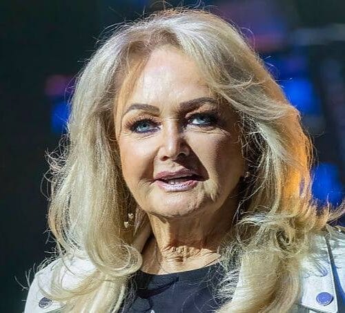 "Behind the Velvet Curtain: Shocking New Revelations About Bonnie Tyler's Health Crisis!"