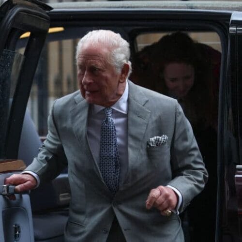 "Royal Rebellion: King Charles Throws Out the Rulebook to Brighten a Cancer Patient's Day!"