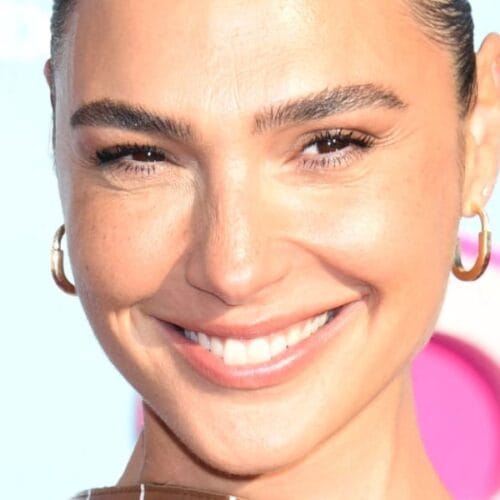 "Is Gal Gadot's Smoking Hot Sunbathing Secret Written in the Stars?"