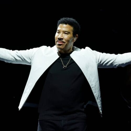 "Is the Universe Trying to Tell Lionel Richie Something? Shocking Concert Cancellation Leaves Fans Speechless!"