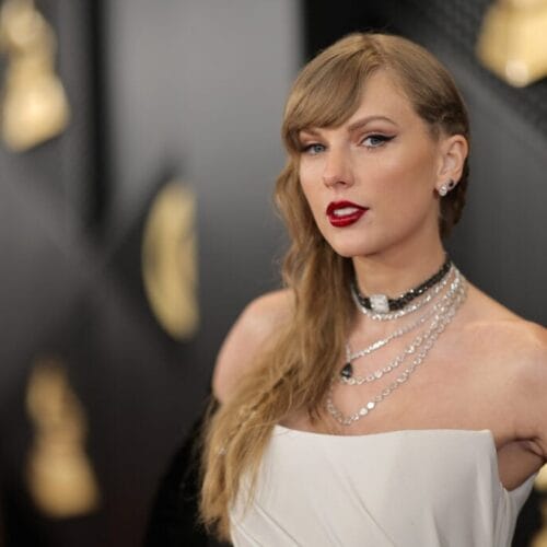 "Is Love in the Stars or in the Contract? Taylor Swift and Travis Kelce's Prenup Sparks Celebrity Love Alarm!"