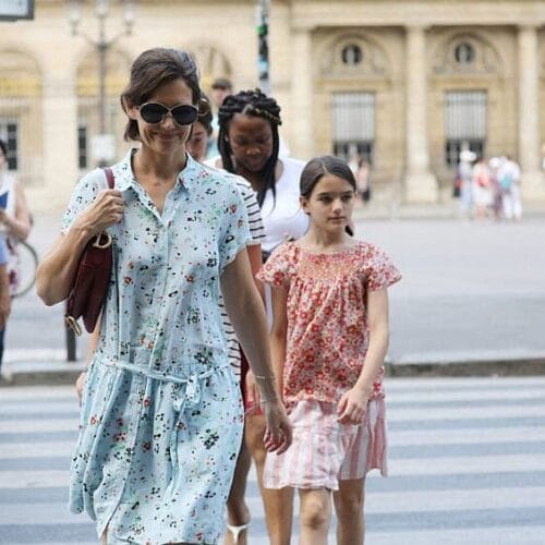 "Love at a Snail&rsquo;s Pace: Why Katie Holmes is Keeping Suri Out of the Spotlight with Her New Romance!"