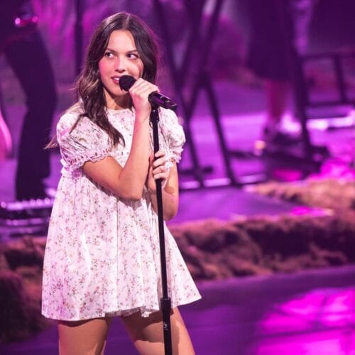"Olivia Rodrigo Spills the Tea on How Far Her Fans Go for Front-Row Seats – You Won't Believe What She 'Smelled'!"