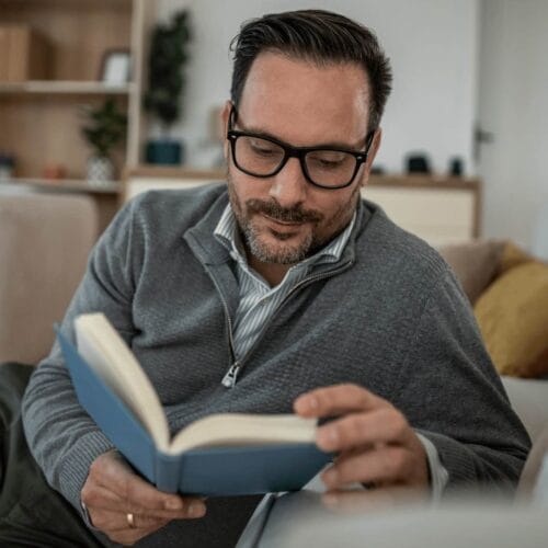 "Unlocking Happiness: The 10 Quirky Hobbies of People Who Embrace Solitude Like Pros!"