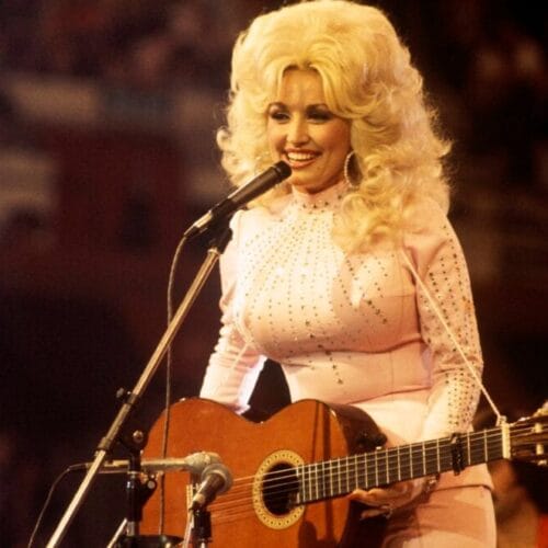"Dolly Parton’s Startling Health Secrets Unveiled as Flags Drop for Trump: What’s the Connection?"