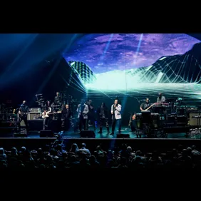 "Drumming Up Concern: Earth, Wind & Fire&rsquo;s John Paris Faces Hospitalization&mdash;What Could This Mean for the Band&rsquo;s Upcoming Tour?"