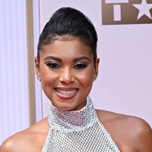 "Eniko Hart's Swimsuit Snap: A 'Tempting' Tease That Even the Stars Would Jealously Admire!"