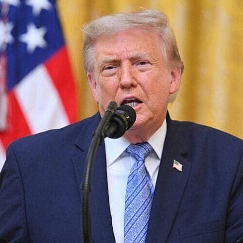 "From Flipping Burgers to Flipping Regrets: How Trump's Culinary Supporter Became the Online Punchline After TPS Drama!"