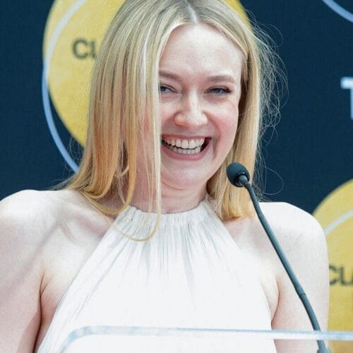 "From 'Some Little Vampire Movie' to Iconic Saga: Dakota Fanning Spills the Twilight Tea!"