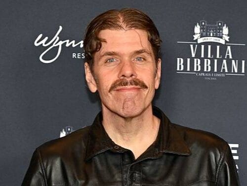 "Shocking TikTok Turmoil: Perez Hilton's Disturbing Livestream Leaves Fans Questioning Reality and Star's Safety!"