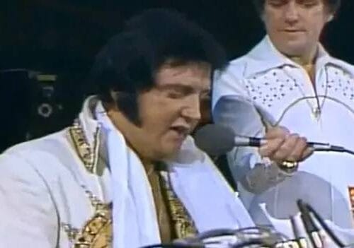 "Unveiling the Heartbreak: Elvis's Final Performance—a Glimpse of Stardom Before the Curtain Fell"