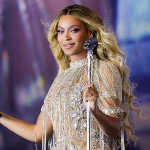 "Beyoncé's $948 Mystery Box: What's Inside That’s Making Fans Question Their Life Choices?"