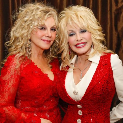 "Dolly Parton's Sister Reveals the Shocking Truth Behind the Icon's Cancer Secret – You Won't Believe Why She Kept It Hidden!"