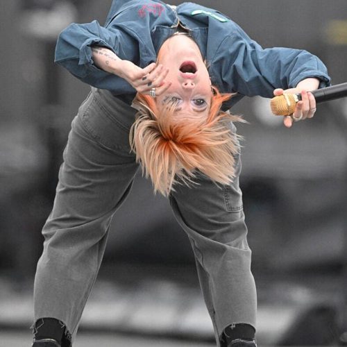 "Hayley Williams' Heartfelt Tribute to Ex-Husband Chad Gilbert: A Love Story That Defied Time"
